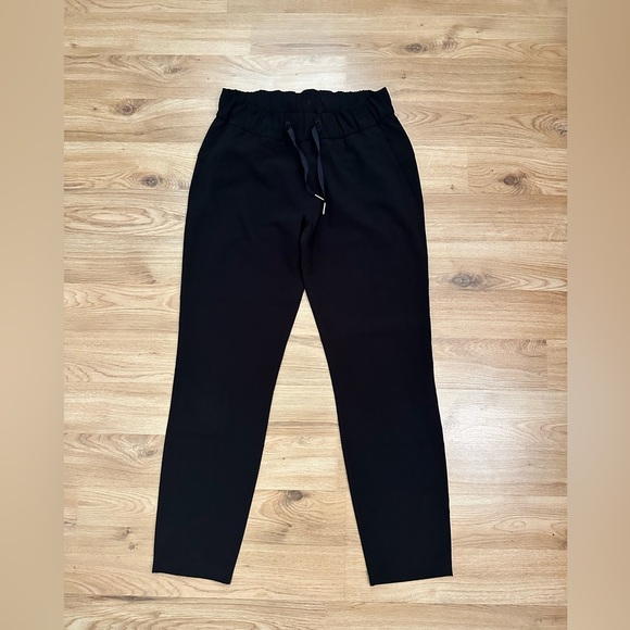 lululemon athletica Pants - Lululemon On the Fly Crop Pants Size 4 Black